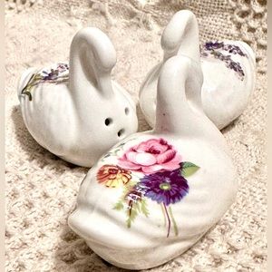 Vtg 90’s Jubilee Swan 2Salt & 1Pepper Shaker Fine Bone China England Collectible